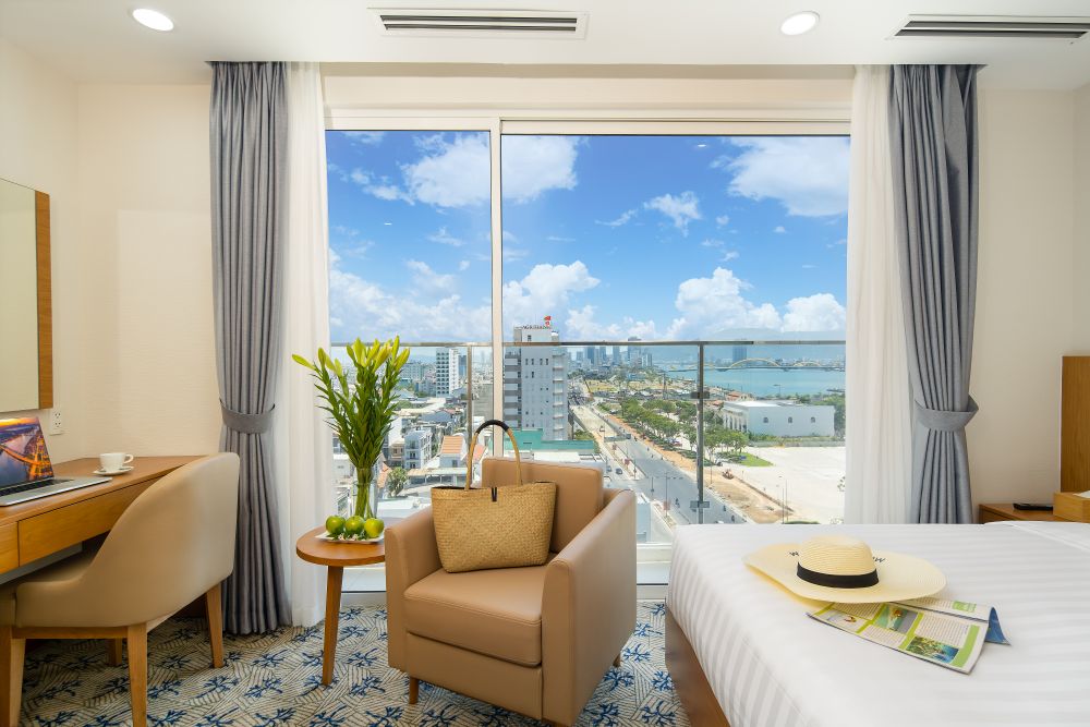 Deluxe Double with Balcony and Han River view