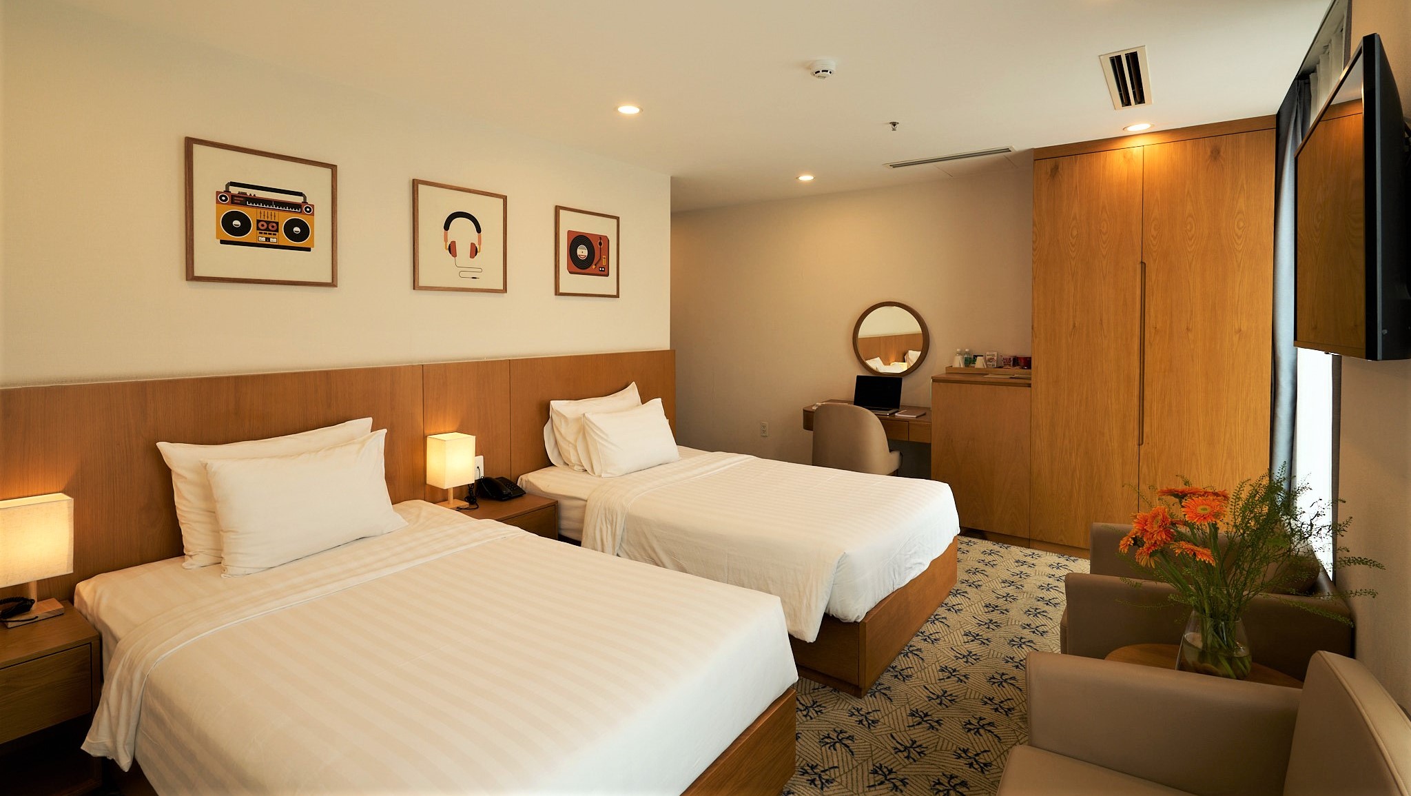 Superior Twin Room with Balcony and City View